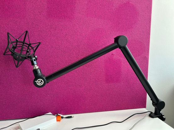 Stativ an Tisch geklemmt mit „Spinne“
